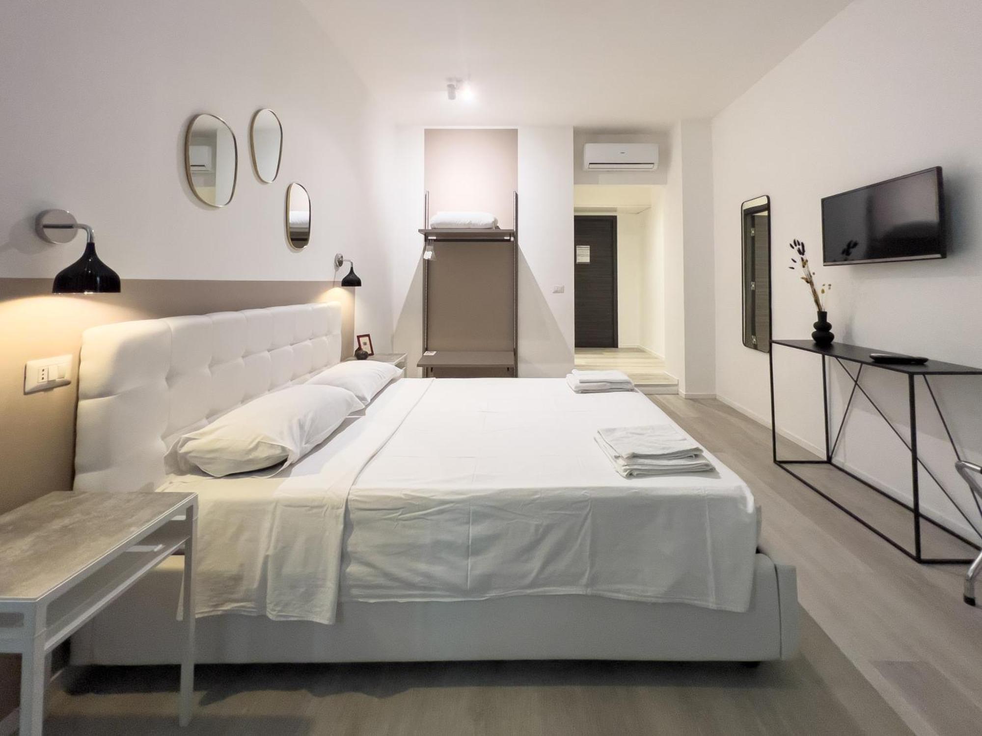 B&B Boutique Four Rooms Bari Exterior photo